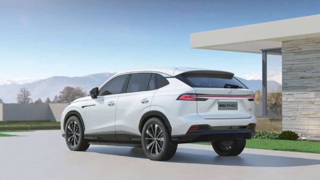 All New MG HS PHEV 2025 भारत में लॉन्च हुई पेट्रोल और बैटरी दोनों से चलने वाली हाइब्रिड कार एक बार फुल चार्ज करने पर