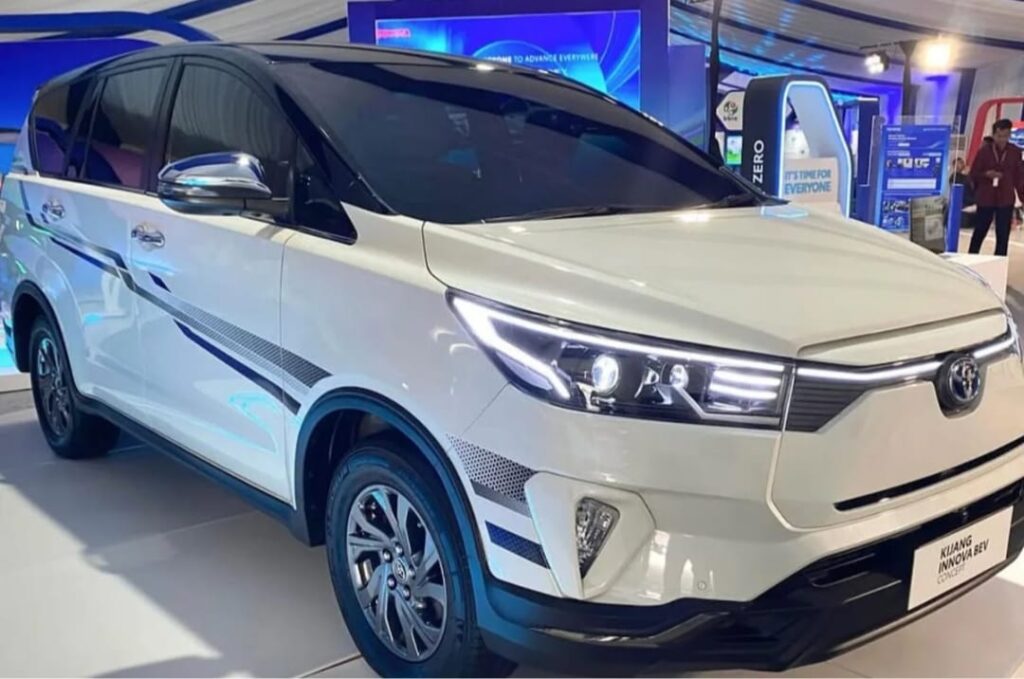 All New Toyota Innova Crysta 2025:टोयोटा ने पेश की Innova Crysta इलेक्ट्रॉनिक, 59.6 kwh की बैटरी जबरदस्त अंदाज में लांच हुई नई कीमत है...